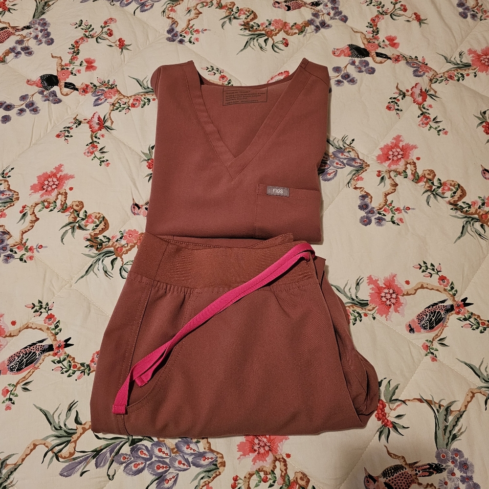 Figs Women's Scrub Set in Mauve with Pink Accent